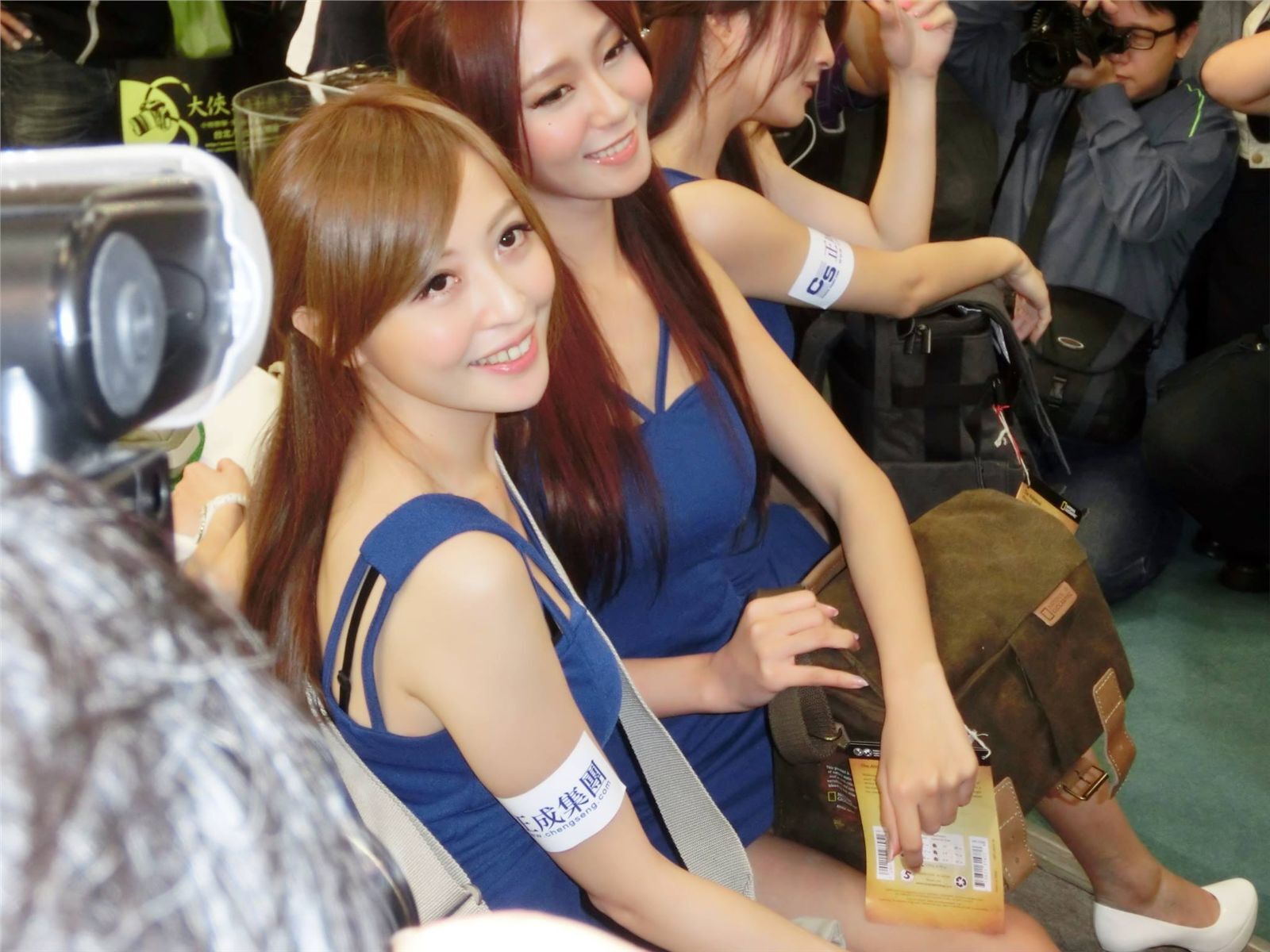 Winnie Lucy 双人合影 2013台北摄影器材展